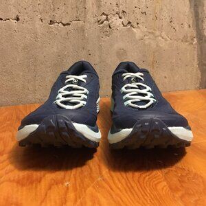 TOPO ATHLETIC PURSUIT Womens Running Shoes Size 7 NAVY/SKY Vibram NO BOX EUC